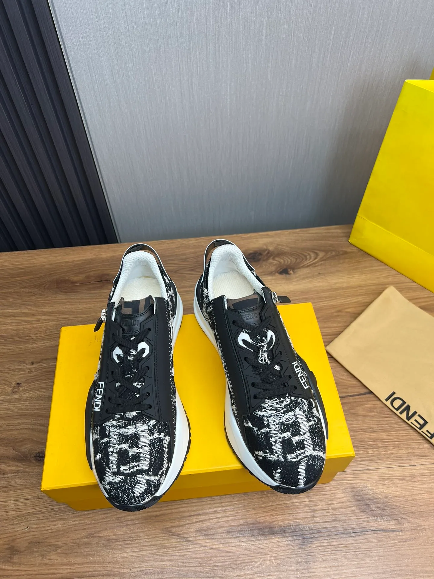 Men's shoes 💰500💰 Fendi [Fendi] hot style is on the market 🔥Fashionable casual men's shoes 🔱 Made of original brand fly knit fabric. Original cowhide + breathable mesh lining + sheepskin feet. Perfect shape and top quality, you deserve it 🔜Original rubber outsole, ultra-light, non-slip and wear-resistant 👣 Standard size 38-44